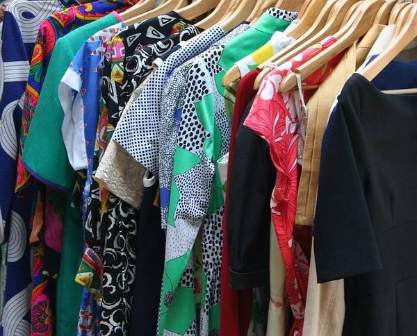 Comment créer un dressing capsule avec des pièces basiques et intemporelles ?